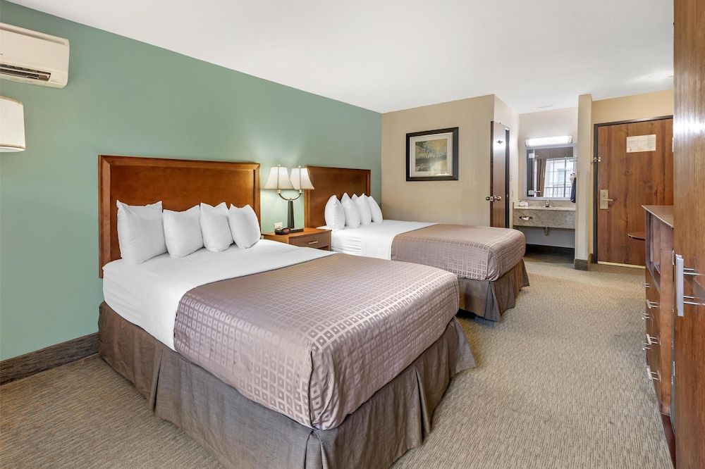 Best Western Plus Atrium Inn Standard Room, 2 Queen Beds, Refrigerator & Microwave, Pool View 2