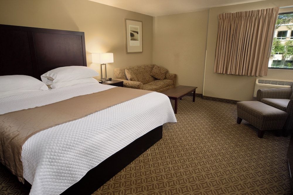 Riversage Billings Inn Business Room, 1 King Bed 4