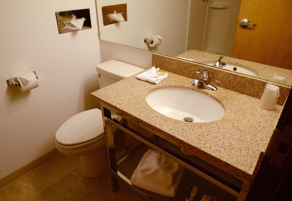 Riversage Billings Inn Deluxe Double Room 3