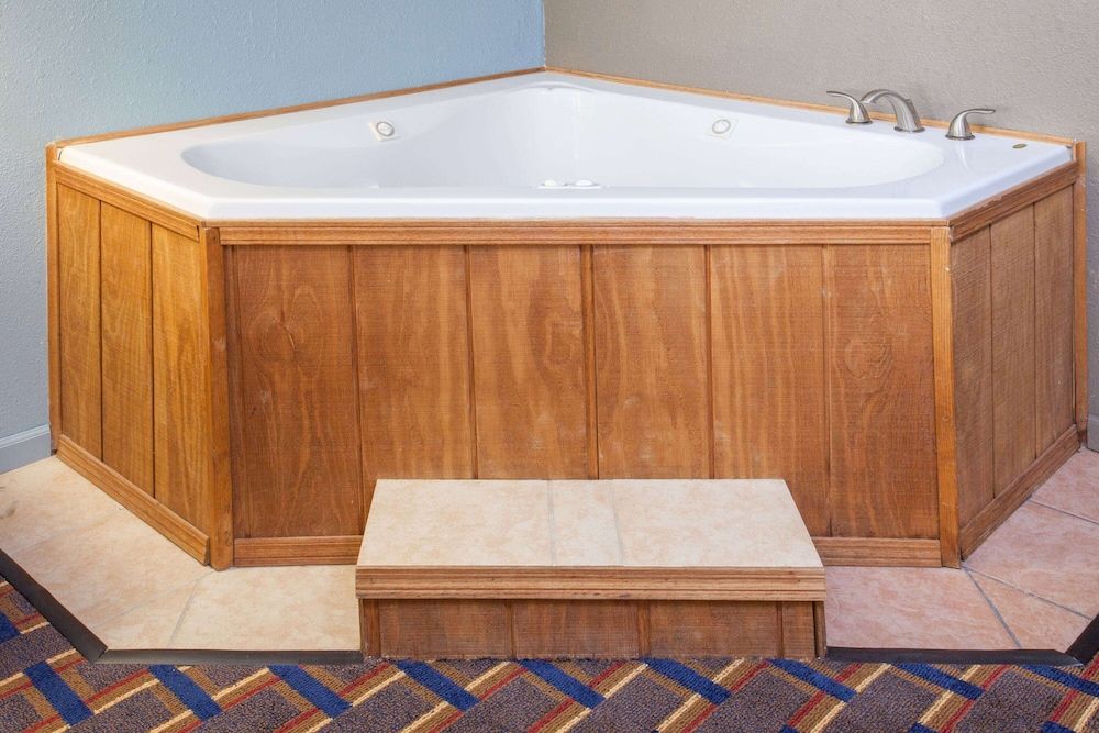 Room, 1 King Bed, Non Smoking, Hot Tub