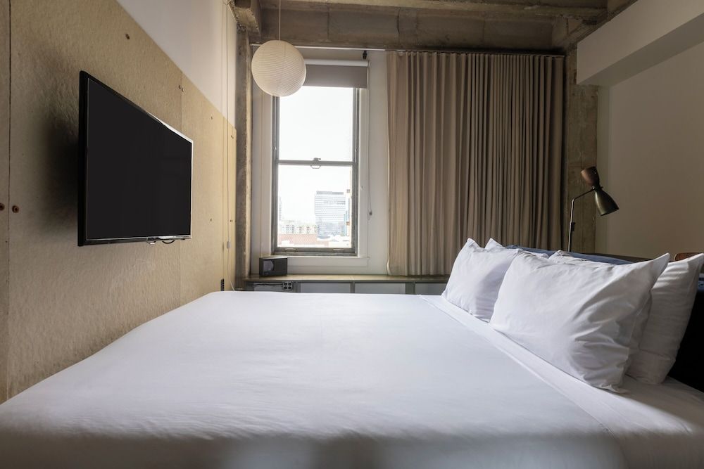 STILE Downtown Los Angeles by Kasa Accessible King Room (Self Check-in) 2