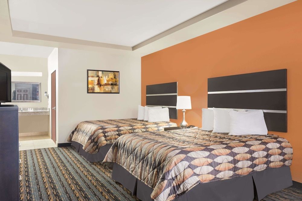 Room, 2 Queen Beds, Non Smoking