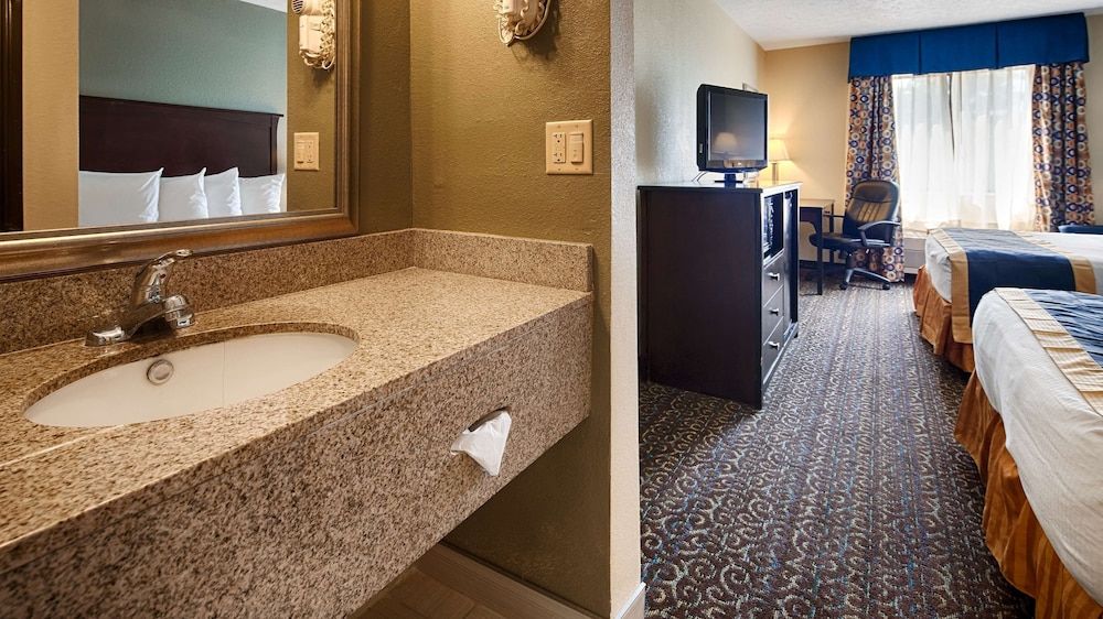Best Western Richland Inn-Mansfield Standard Room, 2 Queen Beds, Non Smoking, Microwave 3