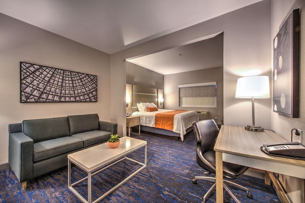 Best Western Plus Media Center Inn & Suites