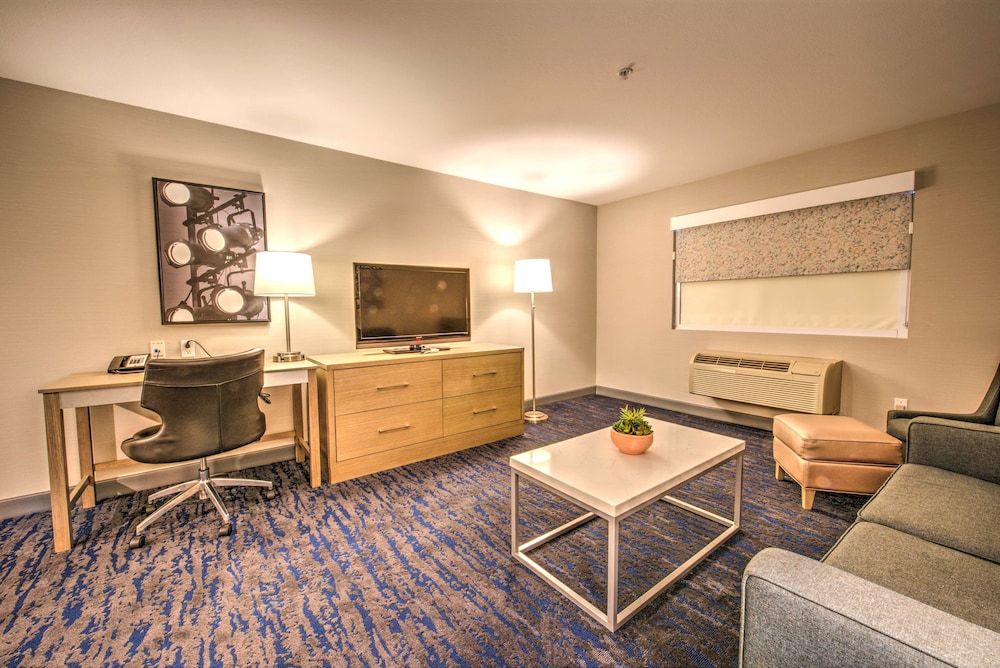 Best Western Plus Media Center Inn & Suites Suite, Multiple Beds, Non Smoking, Refrigerator & Microwave (with Sofabed) 4