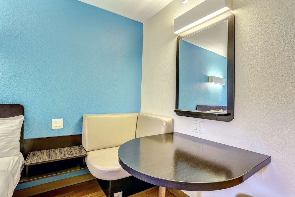 Motel 6 Dickson, TN Standard Room, 2 Queen Beds, Smoking 22