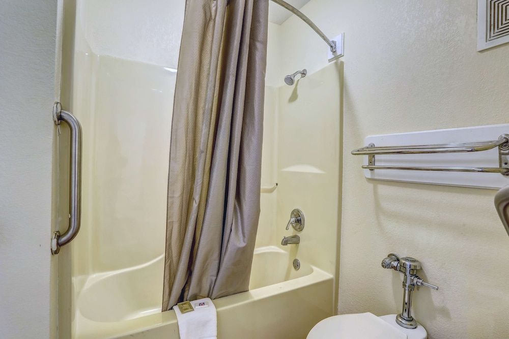 Motel 6 Dickson, TN Standard Room, 2 Queen Beds, Smoking 20