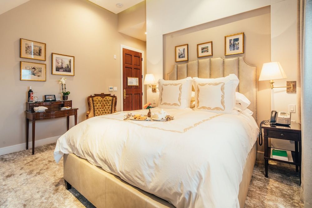 Neighbourgood Sutter Mansion Deluxe Double Room 2