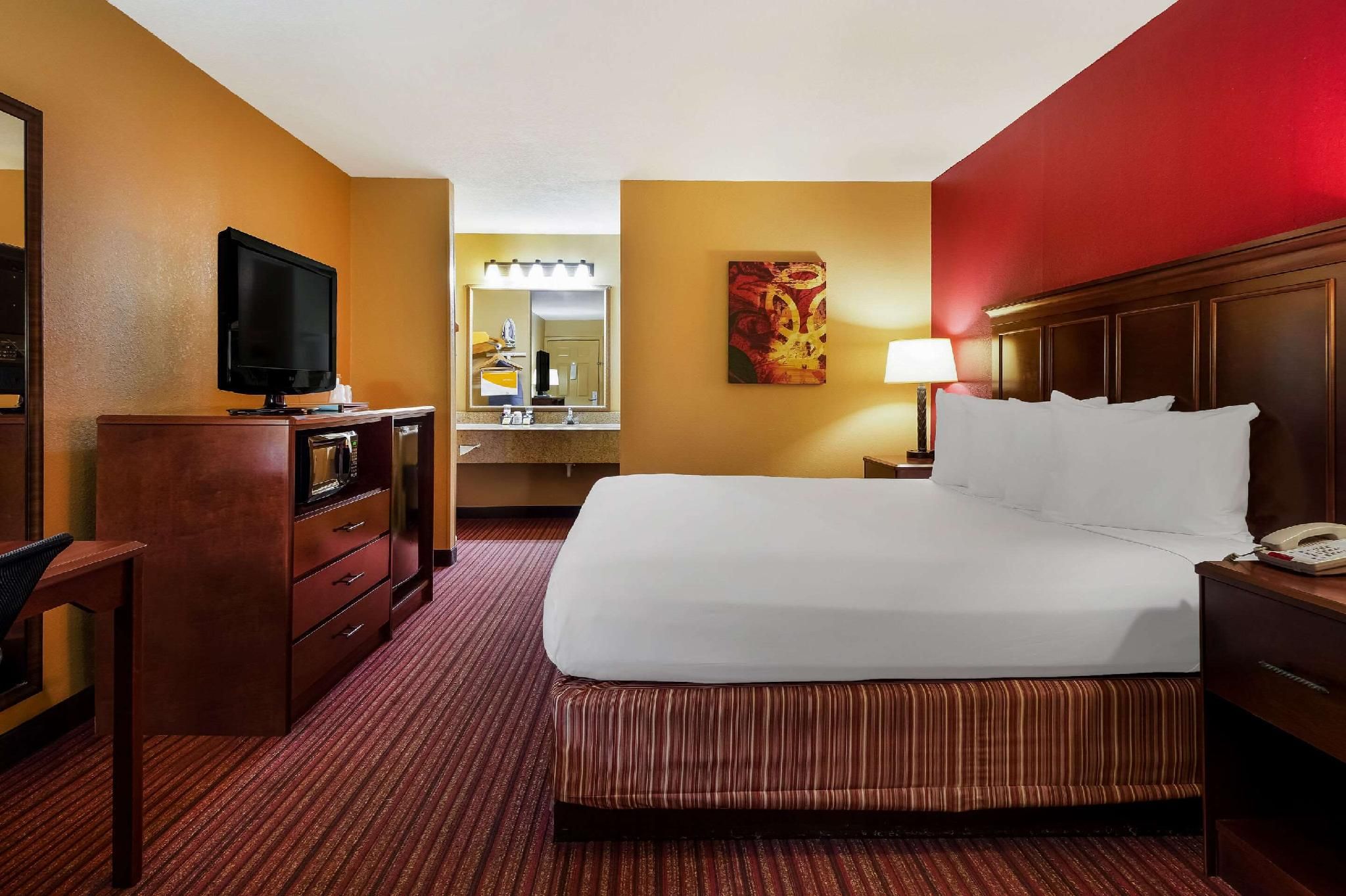 1 King Bed, Nonsmoking