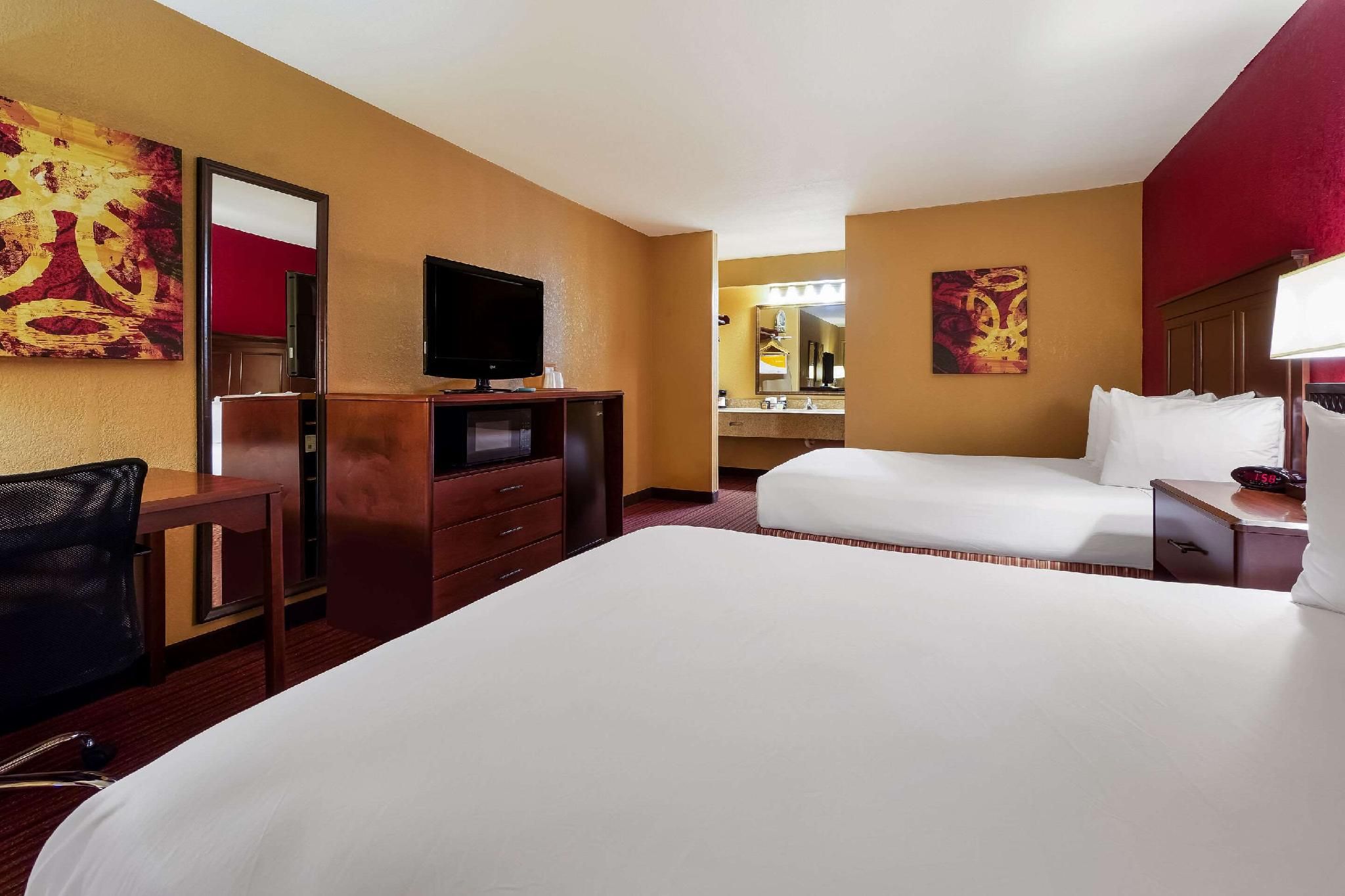 2 Queen Beds, Nonsmoking, Accessible