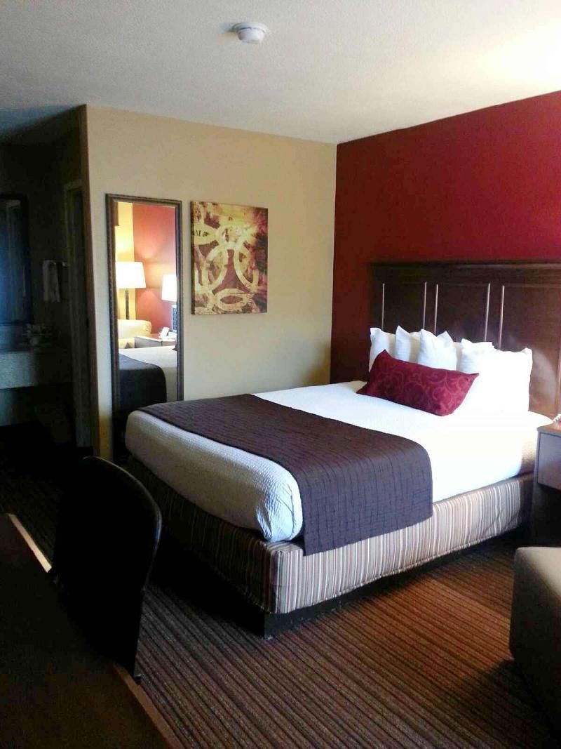 1 Queen Bed, Nonsmoking, Accessible