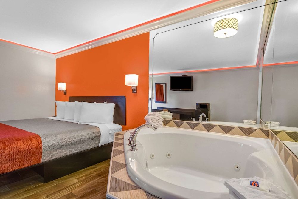 Motel 6 Norcross, GA Deluxe Room, 1 King Bed, Non Smoking, Hot Tub 2