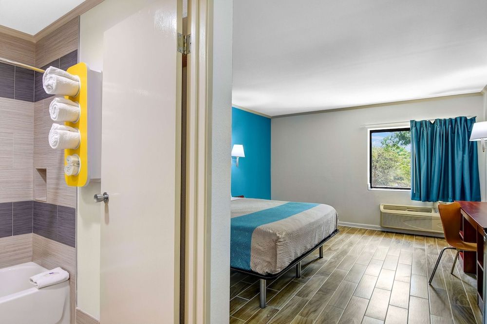 Standard Room, 1 King Bed, Smoking