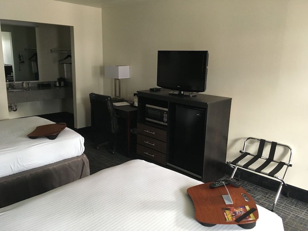 St Michaels Inn Standard Double Room, 2 Double Beds 4