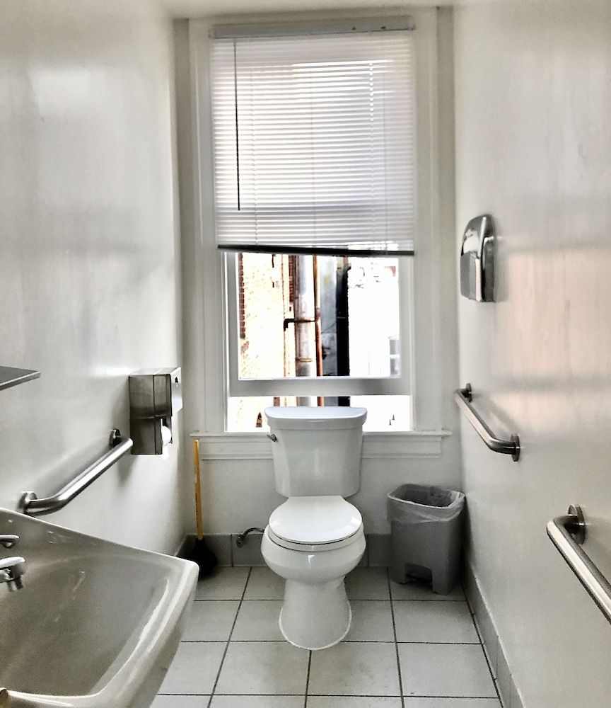 Hotel North Beach Shared Bathroom in Hallway, 1 Double Bed, Standard Room 2