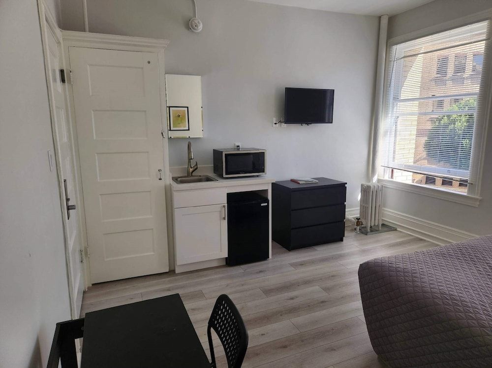 Hotel North Beach Shared Bathroom in Hallway, 1 Double Bed, Standard Room 3