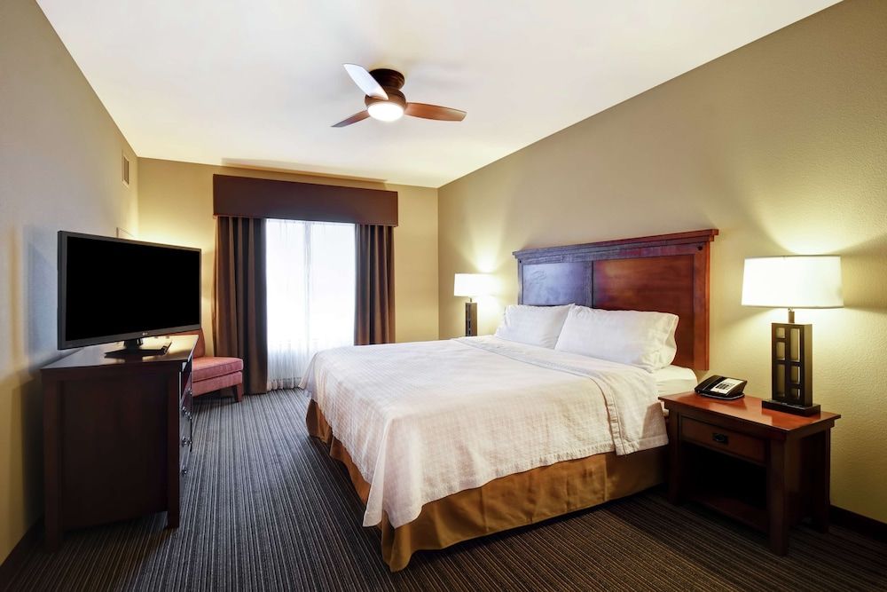 Suite, 1 King Bed, Accessible (Hearing)