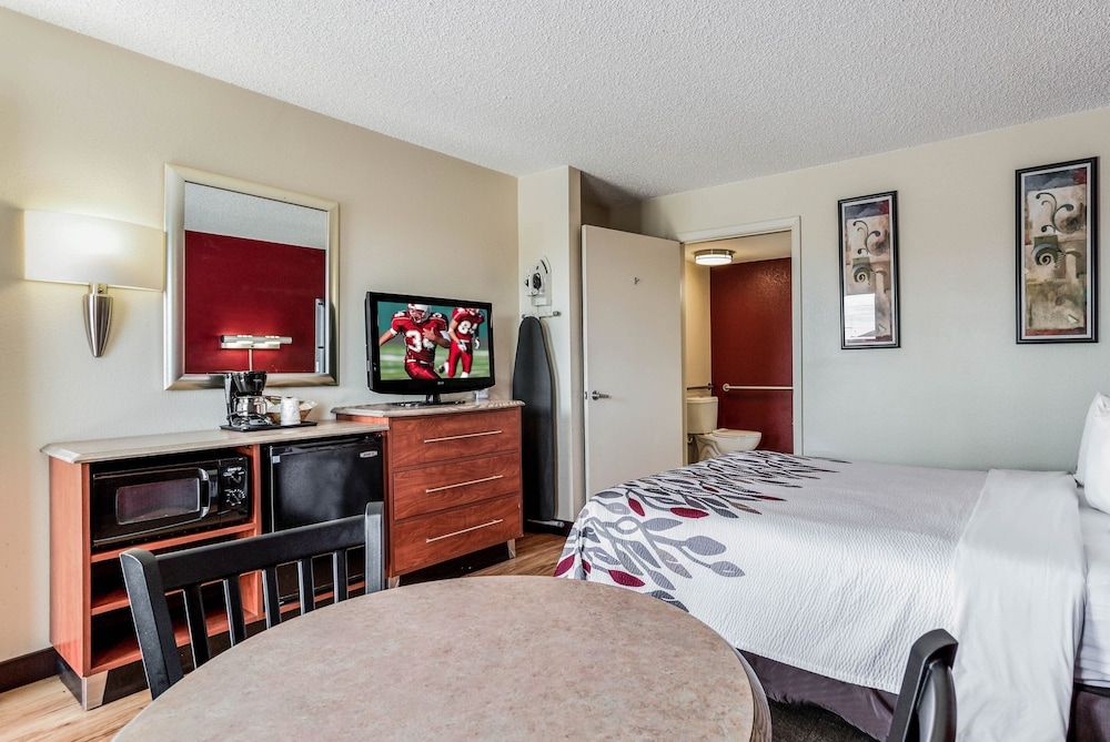 Red Roof Inn Gallup Deluxe Room, 1 Queen Bed, Accessible (Smoke Free)