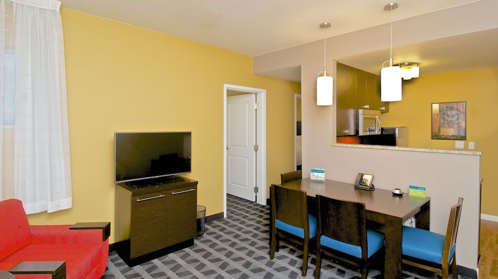 Suite, 1 Double Bed (Mobility/Hearing Accessible, Tub)