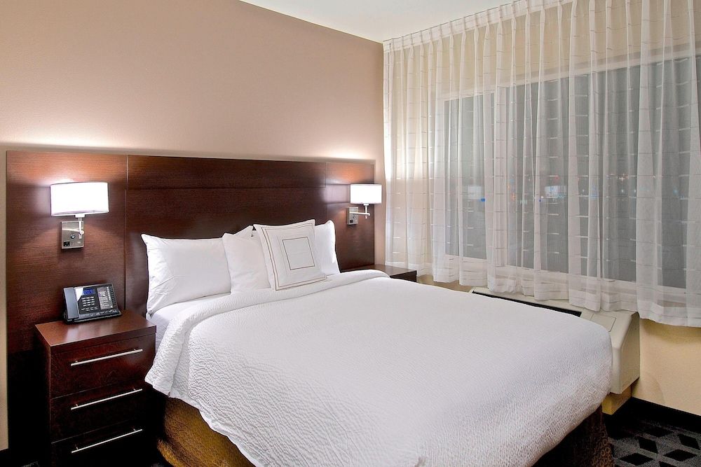 Suite, 1 Queen Bed with Sofa bed (Mobility/Hearing Accessible, Tub)