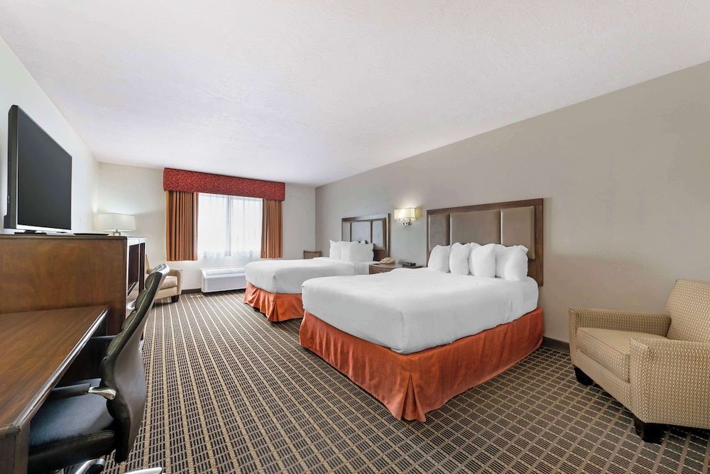 Best Western Plus Eagleridge Inn & Suites Standard Room, 2 Queen Beds, Non Smoking, Refrigerator & Microwave 5
