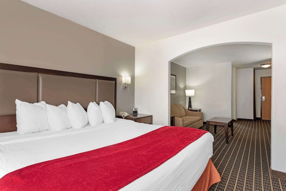 Best Western Plus Eagleridge Inn & Suites Suite, 1 King Bed, Non Smoking, Refrigerator & Microwave (with Sofabed)