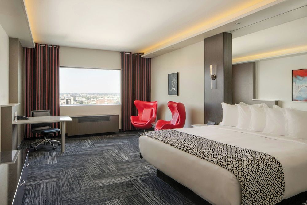 Room, Multiple Beds (Mobility Accessible, Roll-In Shower)