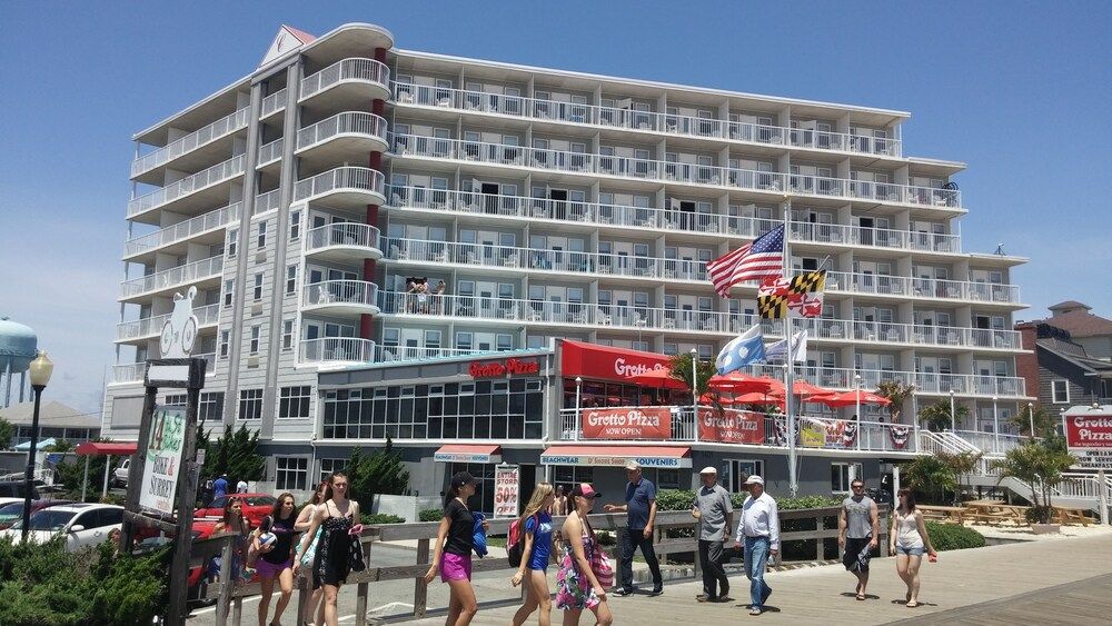 undefined Commander Hotel & Suites 7