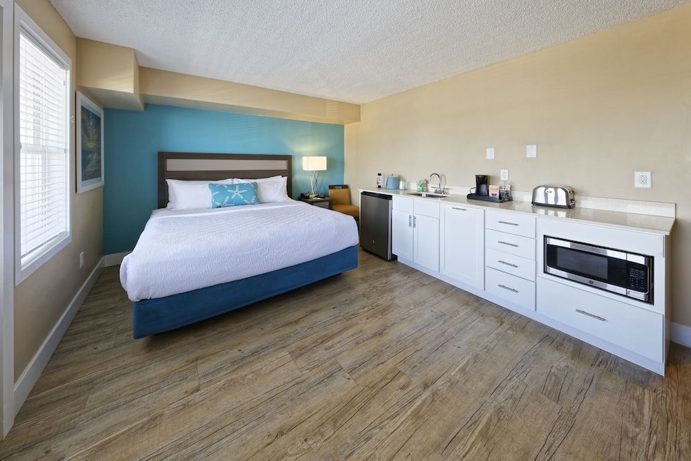 undefined Commander Hotel & Suites 5