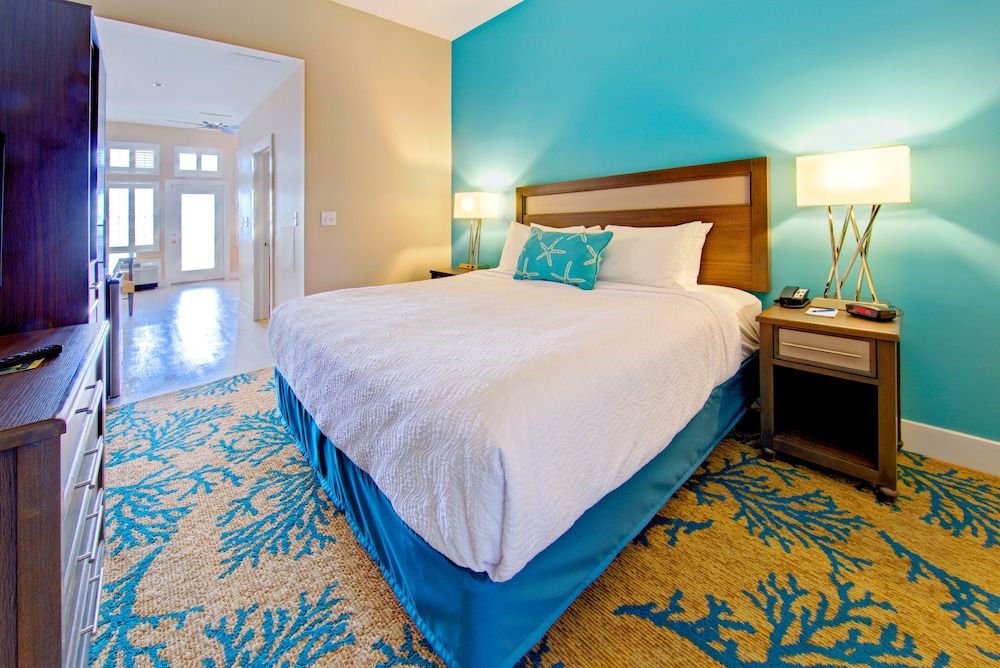 undefined Commander Hotel & Suites 4