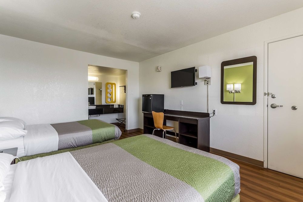 Deluxe Room, 2 Double Beds, Non Smoking, Refrigerator & Microwave