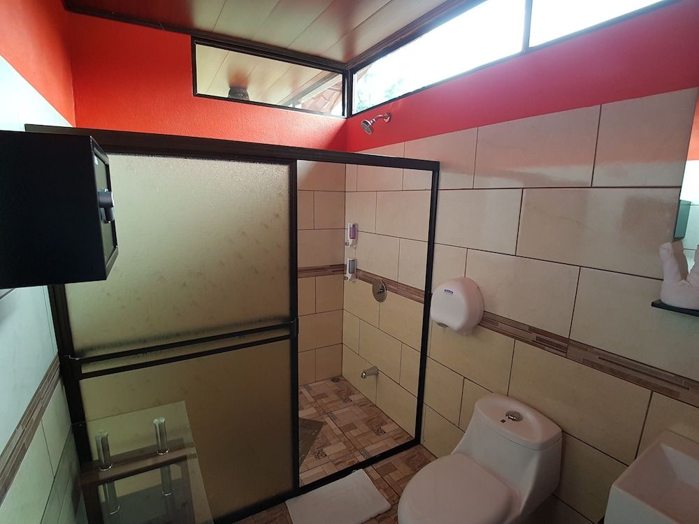 Hotel Heliconias Nature Inn & Hot Springs Glass Bungalow 8