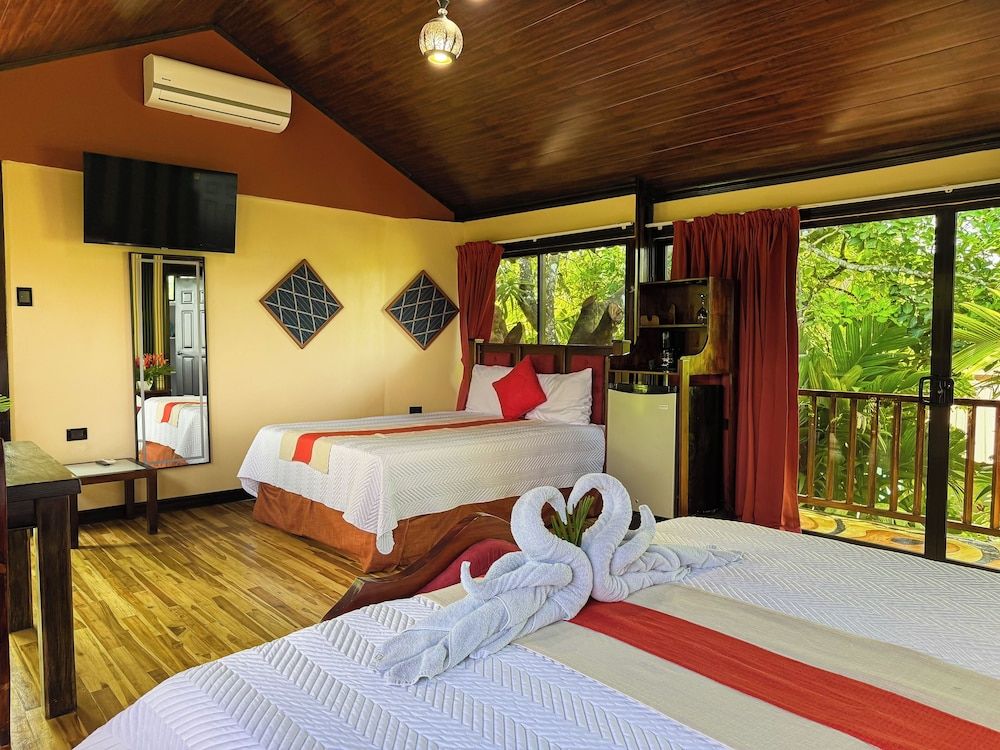 Hotel Heliconias Nature Inn & Hot Springs Treehouse Bungalow 2