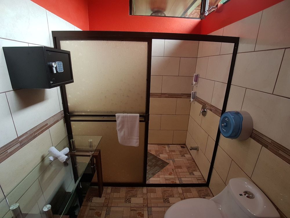 Hotel Heliconias Nature Inn & Hot Springs Glass Bungalow 9