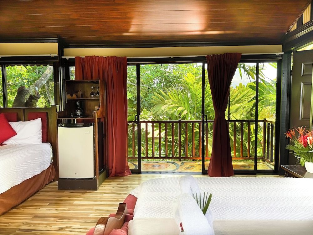 Hotel Heliconias Nature Inn & Hot Springs Treehouse Bungalow 18