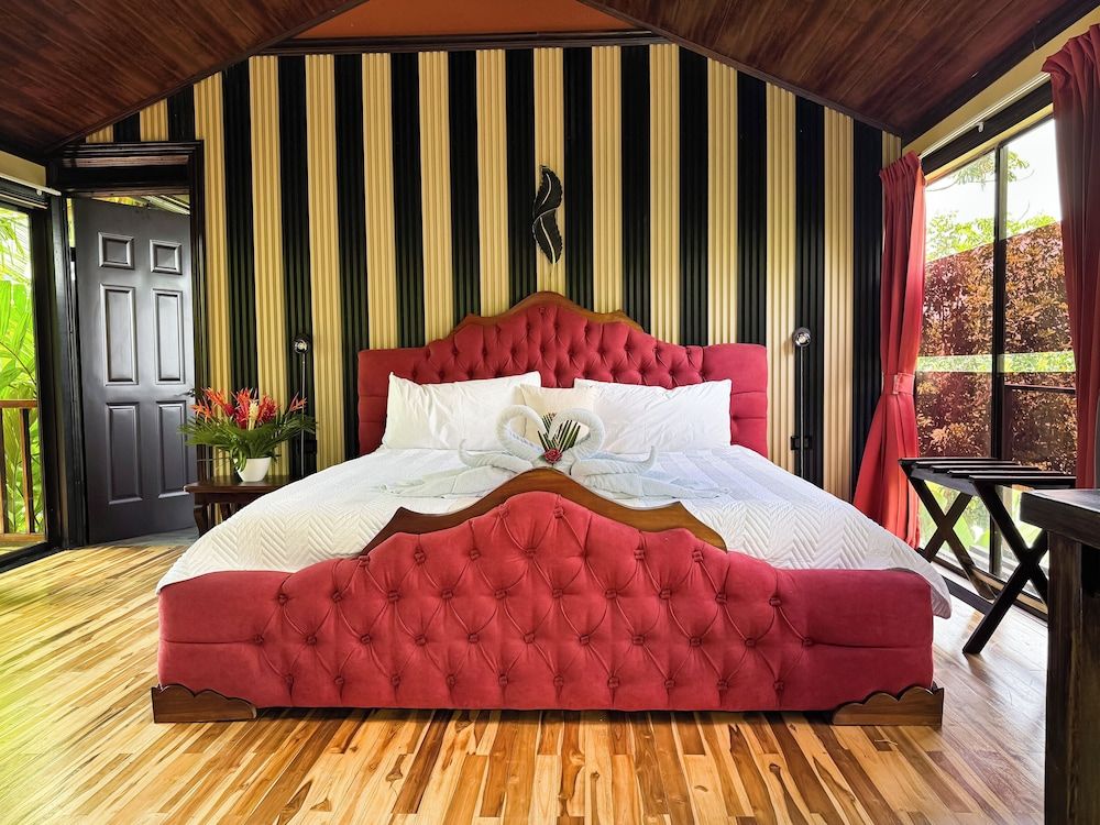 Hotel Heliconias Nature Inn & Hot Springs Treehouse Bungalow 4