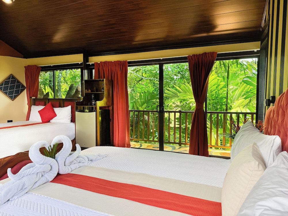 Hotel Heliconias Nature Inn & Hot Springs Treehouse Bungalow 3