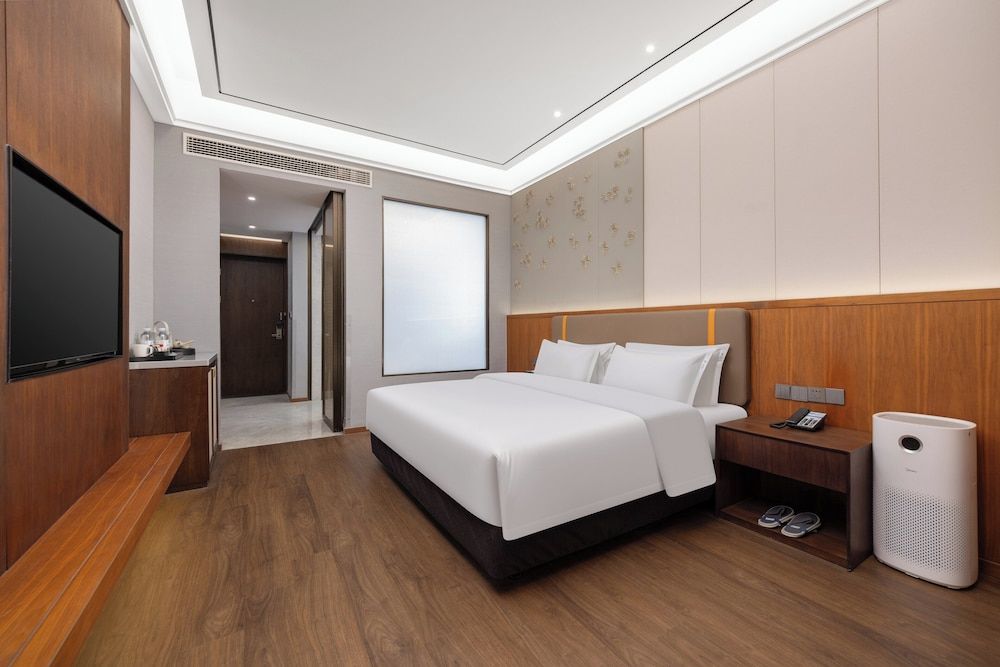 Standard Room, 1 King Bed (Extra Floor Space)