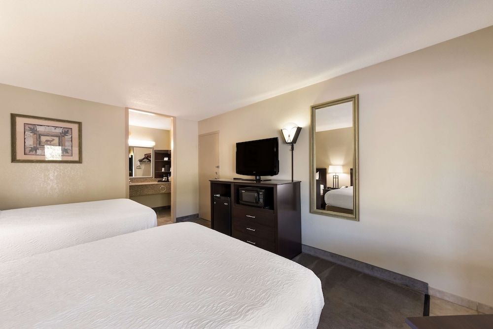 Standard Room, 2 Double Beds, Non Smoking, Refrigerator & Microwave