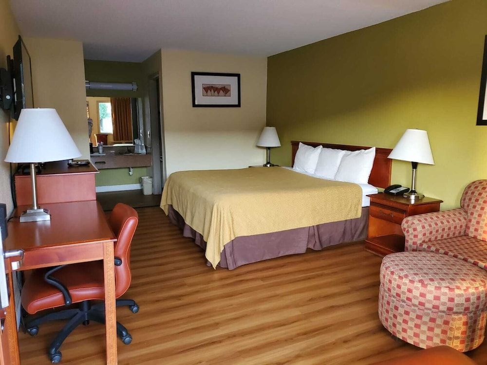 Americas Best Value Inn Dayton Room, 1 King Bed 3