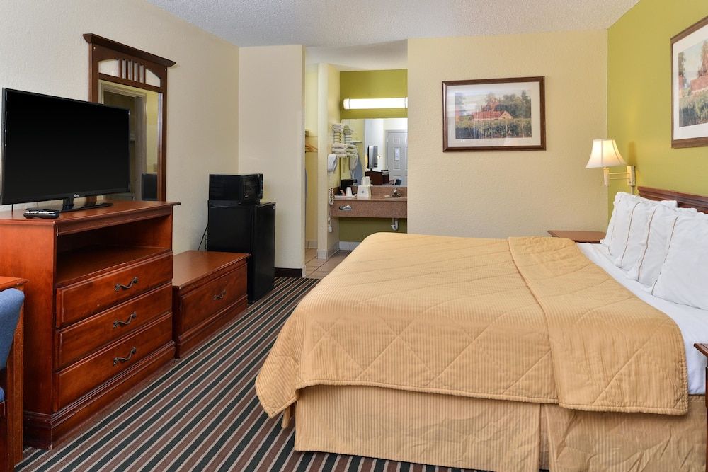 Americas Best Value Inn Dayton Room, 1 King Bed 2
