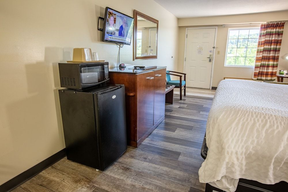 Rosebud Inn Deluxe Room, 1 King Bed, Non Smoking 14