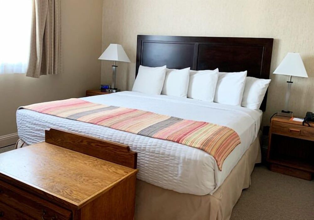 Coachman Inn & Suites