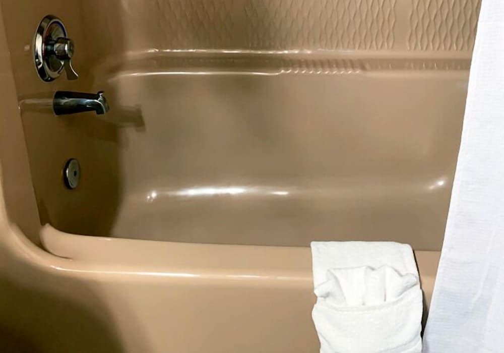 Coachman Inn & Suites Double Room, Ground Floor 3