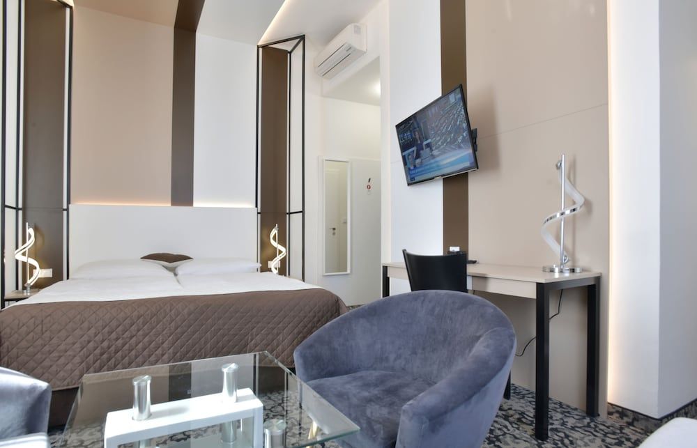 undefined Hotel Máchova 4