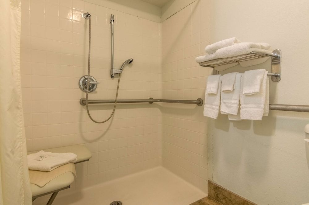 Deluxe Room, Multiple Beds, Accessible, Non Smoking