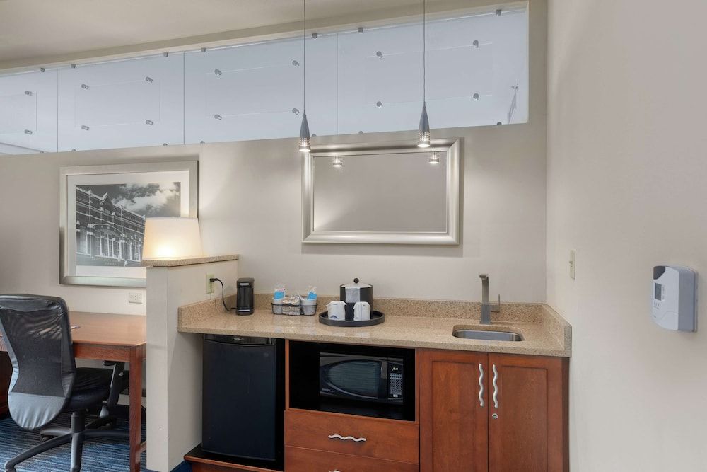 Suite, 1 King Bed, Accessible, Non Smoking