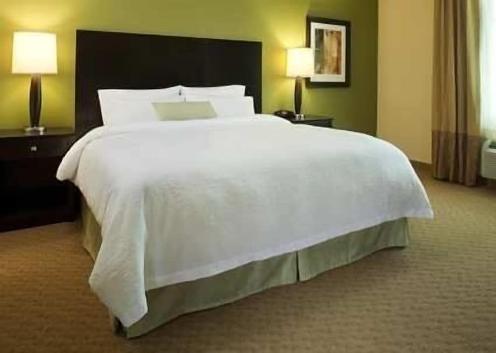 Room, 1 King Bed, Balcony, River View