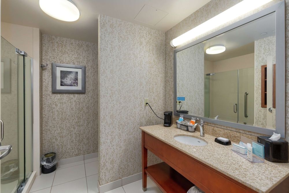 Room, 1 King Bed, Non Smoking, Refrigerator (Water View)
