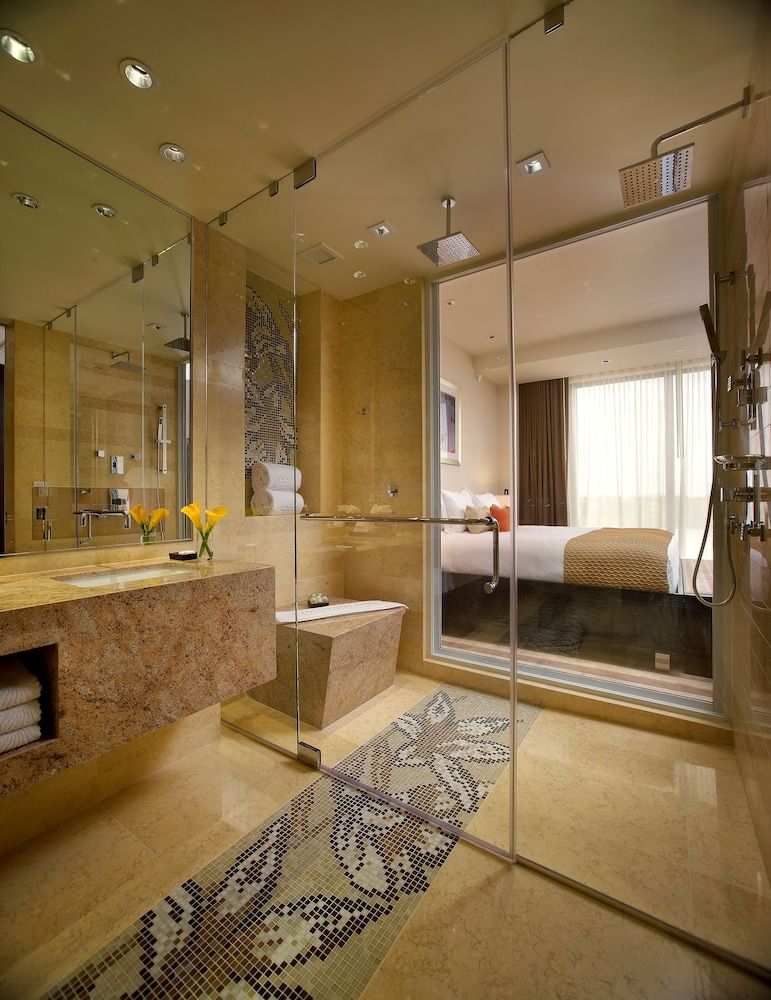 EB Hotel Miami Business Suite 4